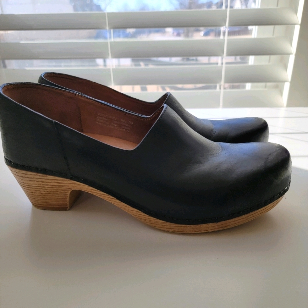 Dansko Black Marisol Women's 39 (US 8.5 - 9)